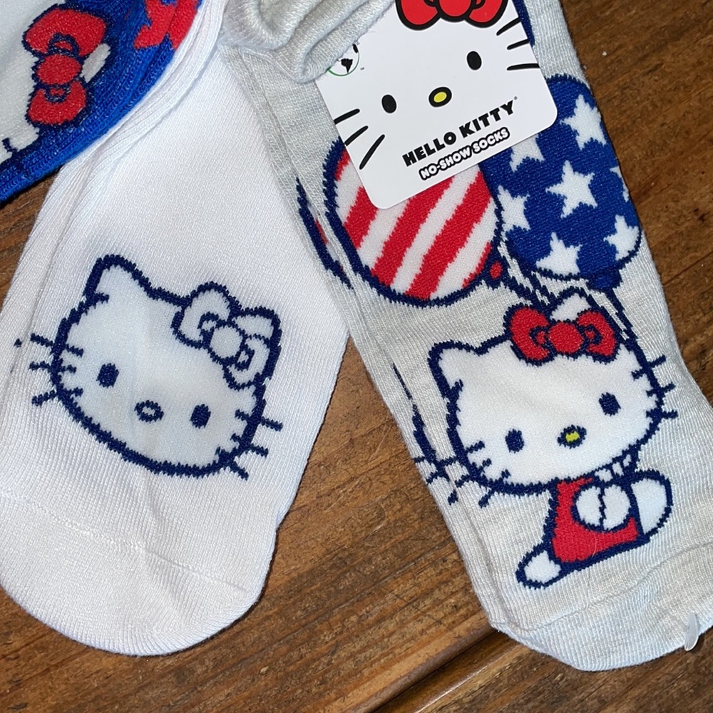 Hello Kitty Socks - Picture 12 of 16